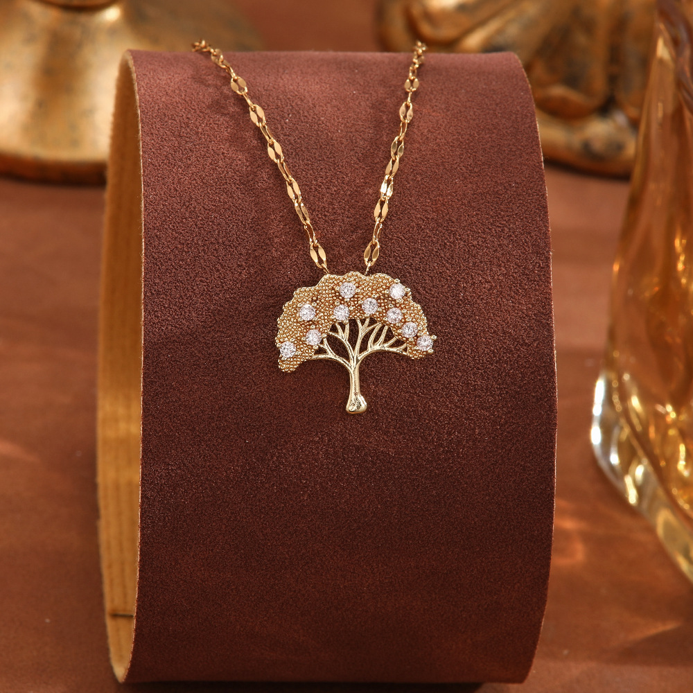 This Japanese and Korean style titanium steel necklace exudes a sense of sophistication and is versatile for autumn and winter. It features a niche design and a light luxury collarbone chain. It is a heart-shaped pendant accessory for women Specification drawing