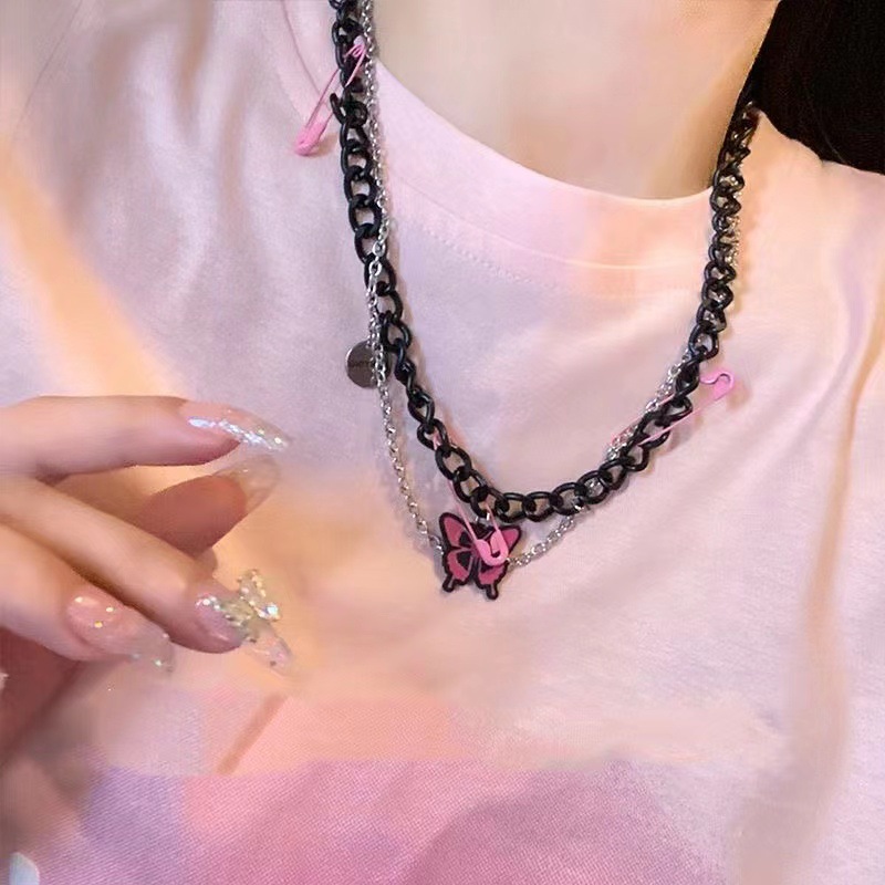 Black chain brooch, pink butterfly necklace, sweet and cool girl pendant, ins hip-hop style collarbone chain accessory Application Scenario