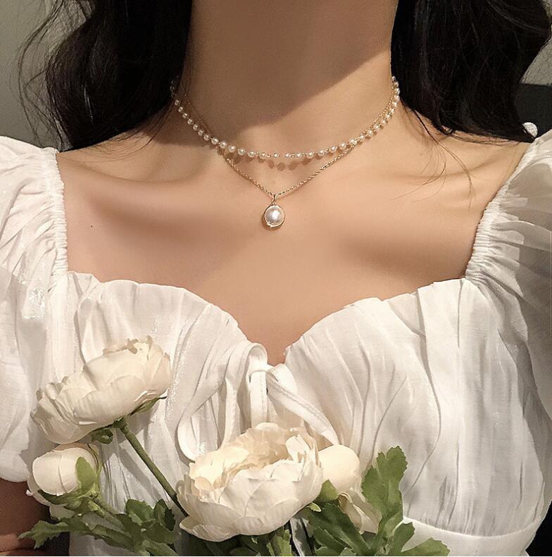 Retro pearl collarbone chain, a versatile necklace from Dongdaemun, South Korea. Niche design, elegant and refined, a ladylike double-layered necklace full figure