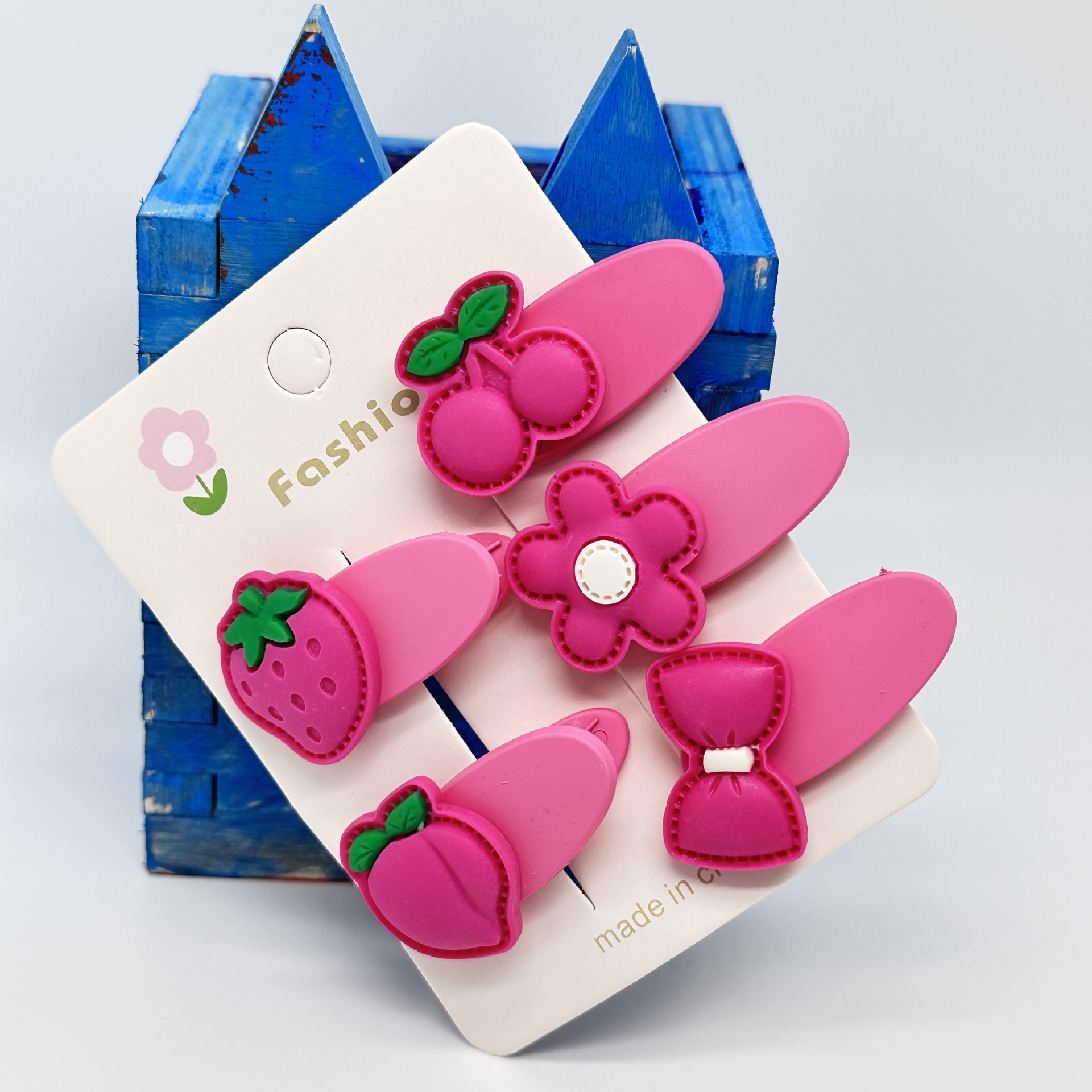 The baby is super cute and adorable. Strawberry bear cartoon hairpin, girls' hair accessory, bangs clip, headwear, girls' hairpin, bb clip details Picture