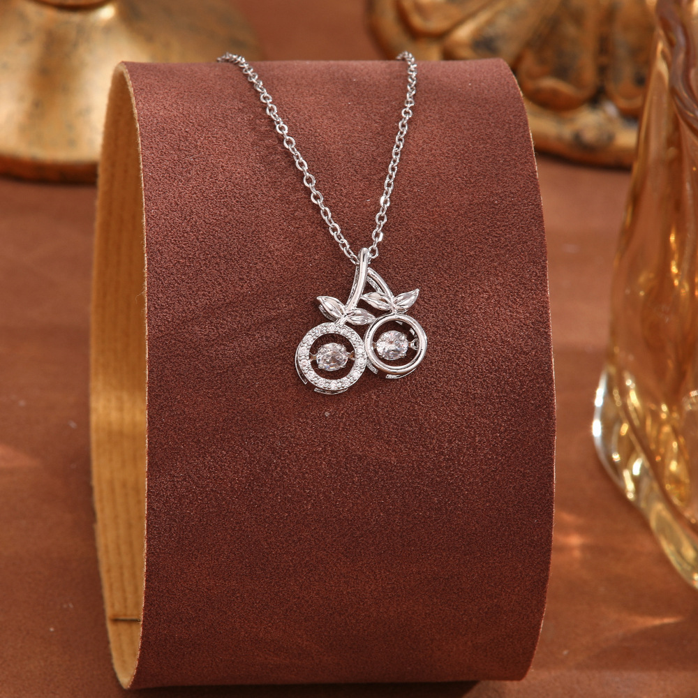 Korean niche design, dynamic necklace, simple and elegant four-leaf clover pendant, collarbone chain, geometric neck chain accessory Specification drawing