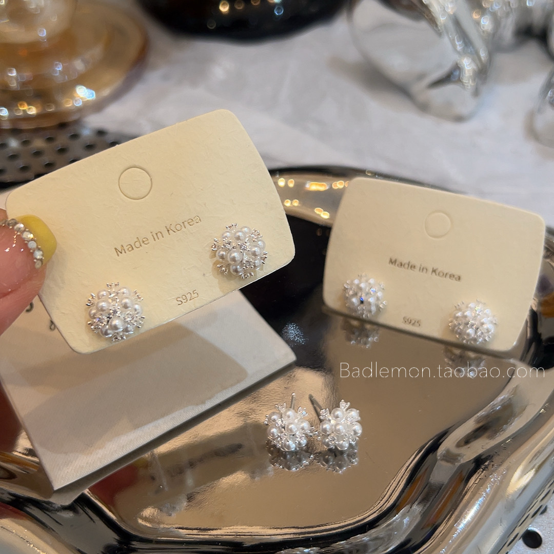 Exquisite diamond-encrusted firework pearl stud earrings for women, fashionable and niche design, versatile and fresh earrings, summer earrings 2025 Application Scenario