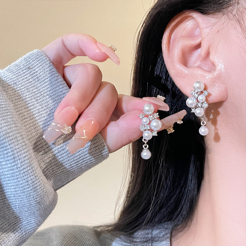 925 Silver Needle French retro pearl Stud earrings for women, ins style, fashionable and high-end design sense, versatile and elegant earrings wholesale details Picture