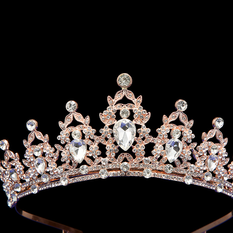 Cross-border fashion crystal crown wedding headwear, bride's crown headband, children's birthday performance stage play headband Application Scenario