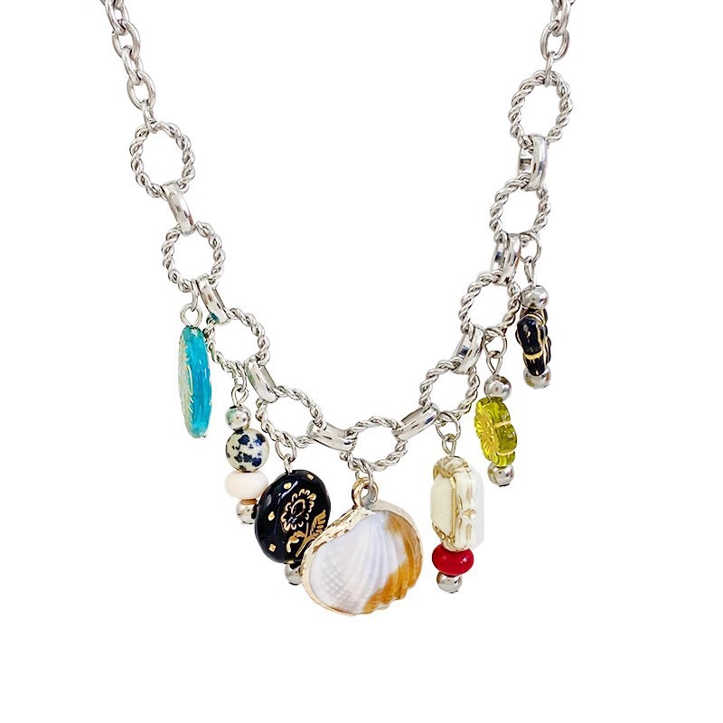 Retro shell butterfly pendant necklace for women's autumn and winter new summer style light luxury sweater chain, personalized and fashionable accessory Item Picture