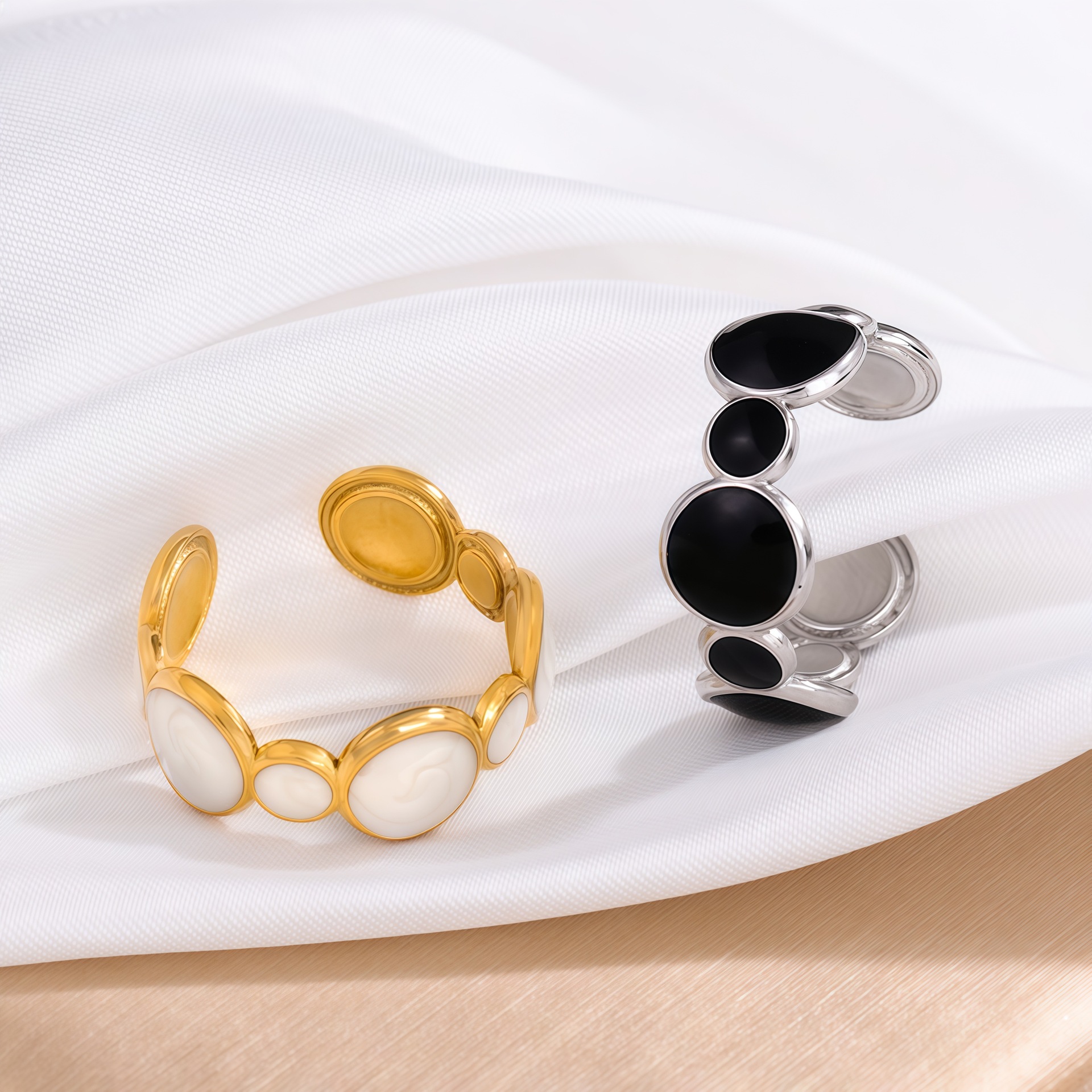 Light luxury and niche design round oil-dripping open ring, stainless steel women's index finger ring, titanium steel adjustable ring wholesale Specification drawing