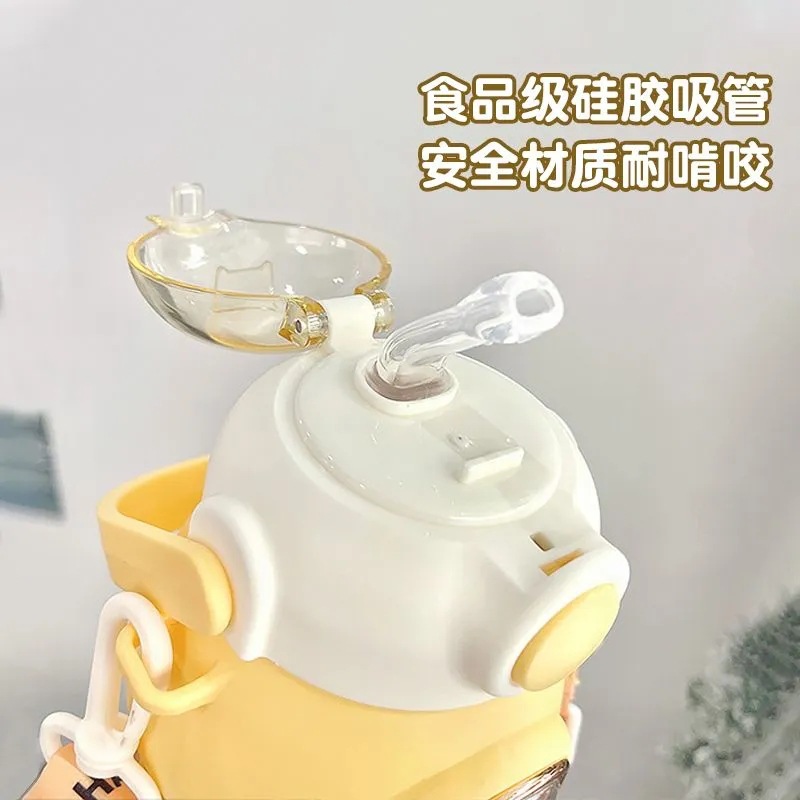 Cute and adorable large-belted cups with high appearance standards, portable straw cups, large-capacity cartoon dolls, children's straw cups wholesale Application Scenario