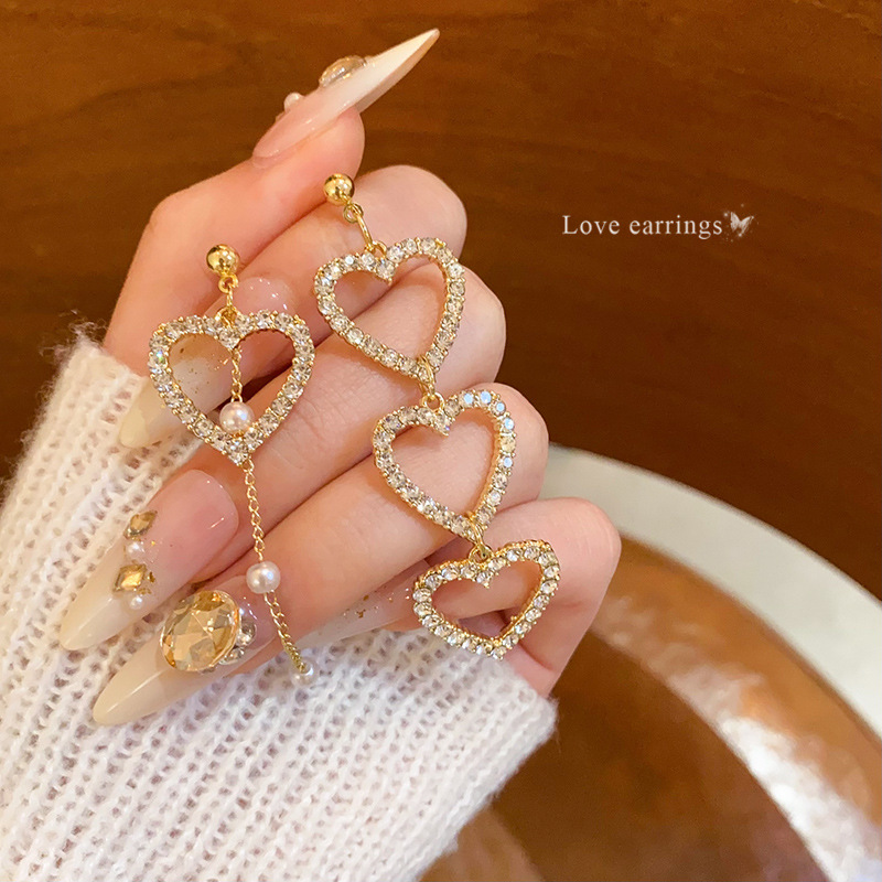 Super sparkling full diamonds, asymmetrical heart-shaped tassel stud earrings, long and elegant pearl earrings, a sweet and light luxury accessory for women full figure