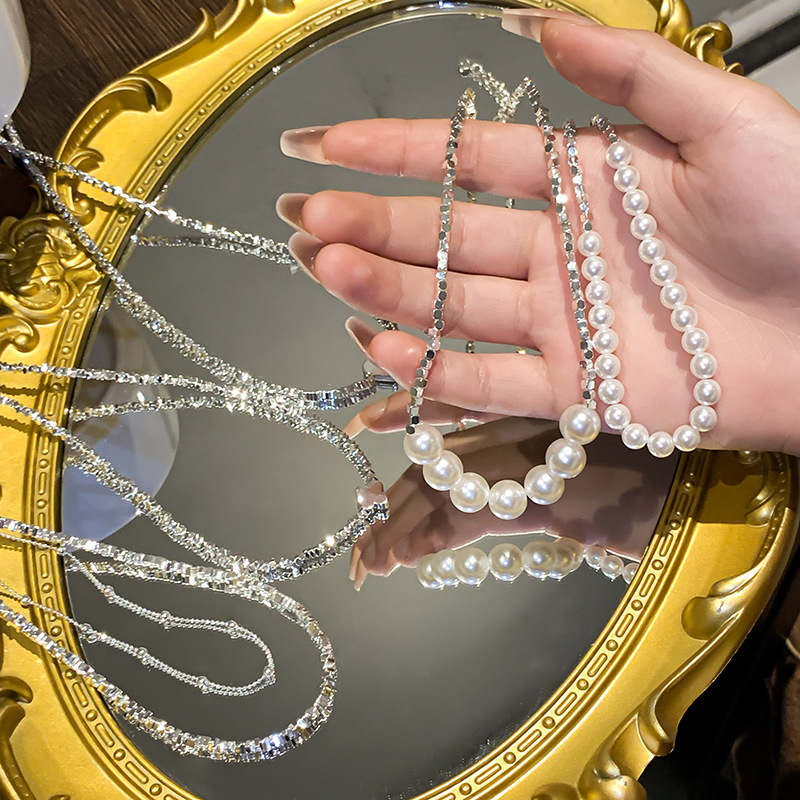 Broken silver pearl necklace, a female Douyin Internet celebrity bestseller, super sparkling sparkling collarbone chain, titanium steel black gallstone jewelry full figure