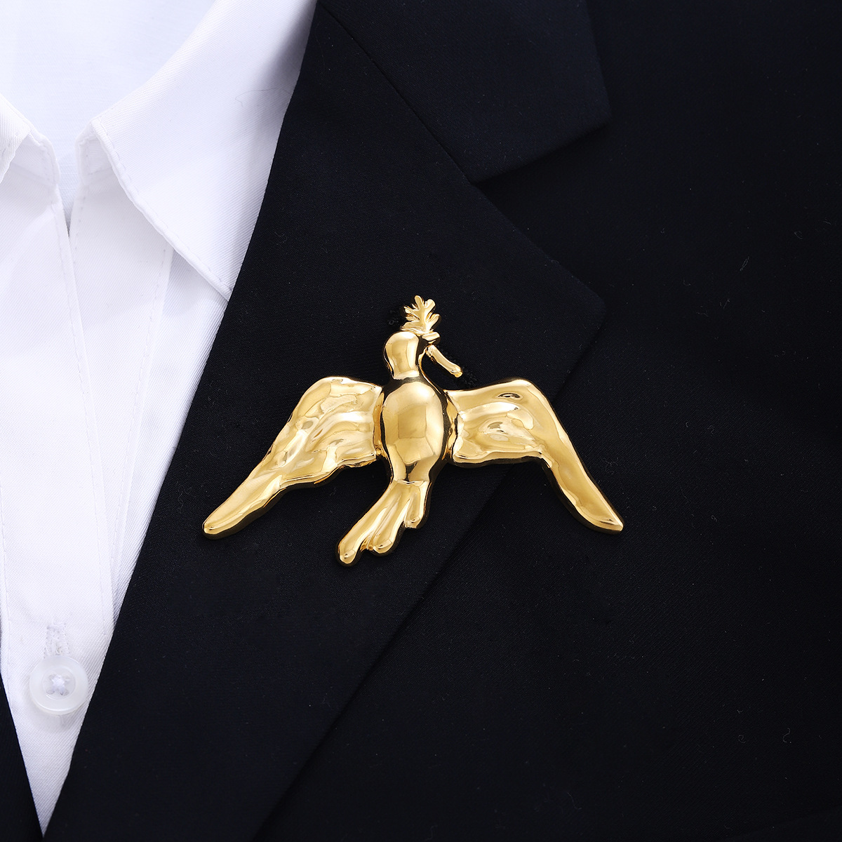vintage matte plain gold peace dove brooch, a light luxury and high-end metallic style, fashionable and elegant brooch for women Specification drawing