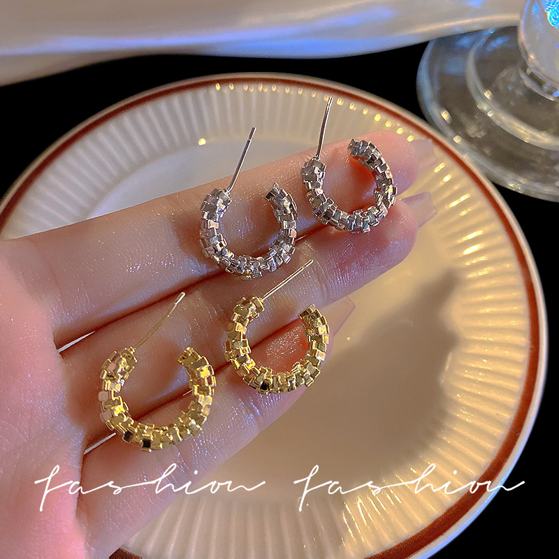 Silver broken silver C-shaped earrings, a versatile and niche design for women in summer. The stud earrings are simple and cool in style Application Scenario