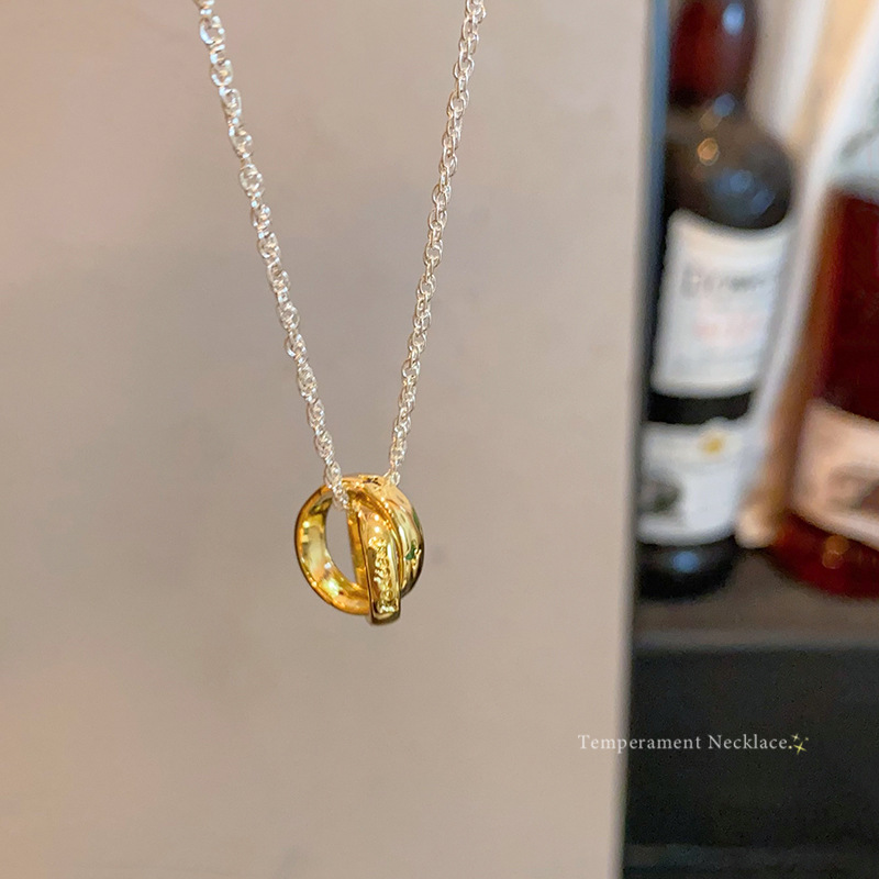 Golden double-ring circular pendant necklace for women, 2025 new style, light luxury style collarbone chain, high-end neckchain accessory Application Scenario