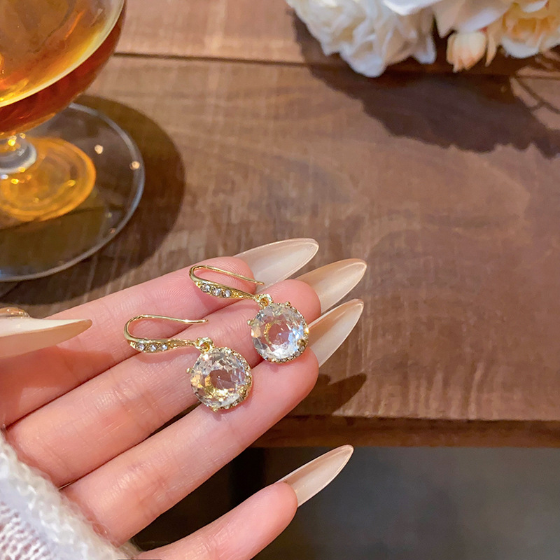 The Korean version of the sparkling diamond zircon earrings features a retro and versatile design for women. The new ear hooks exude a light luxury vibe and are a hit earpiece that has become a social media sensation full figure