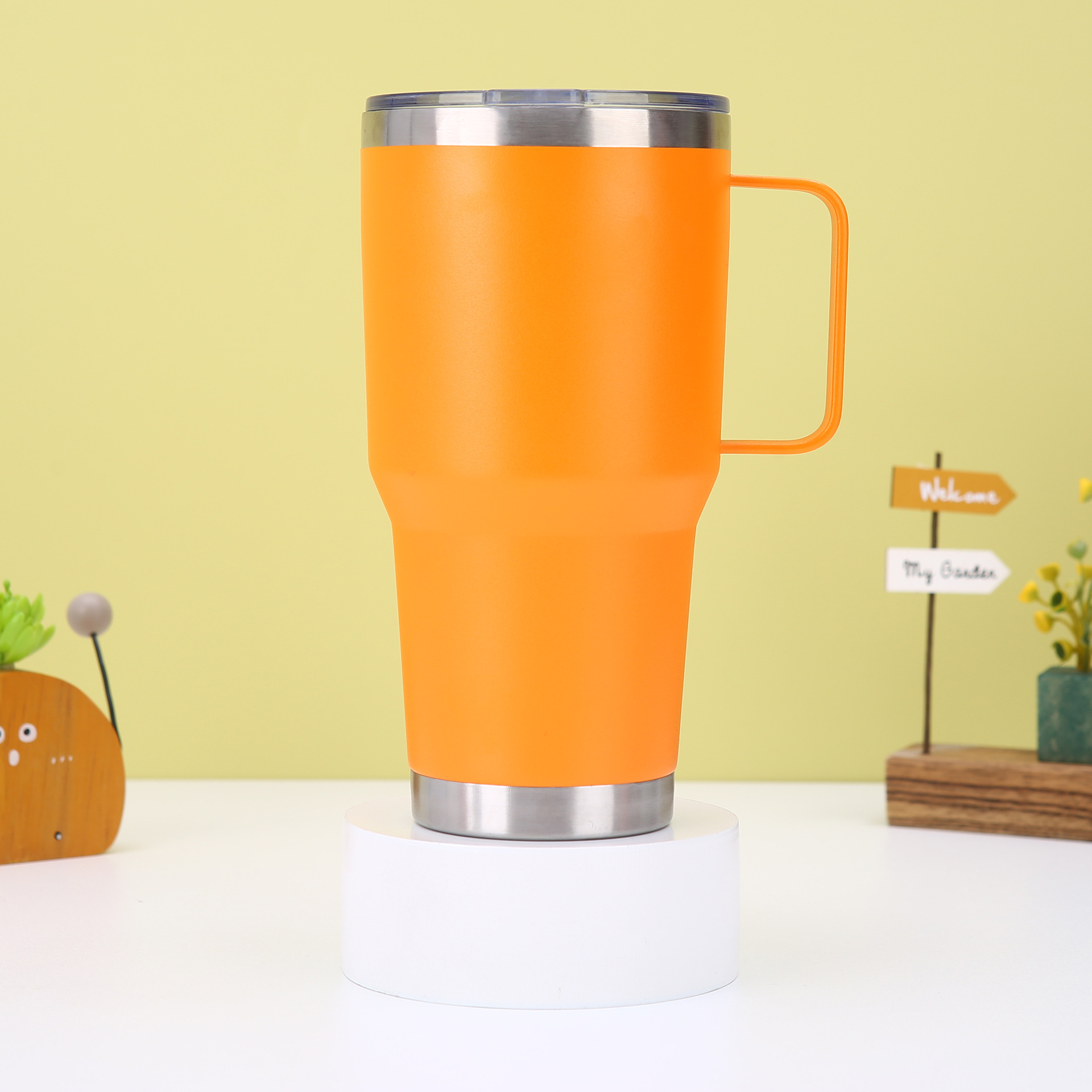 Cross-border 30oz large-capacity handle cup, 304 double-layer stainless steel car cup, irregular ice cube water cup, coffee cup Application Scenario