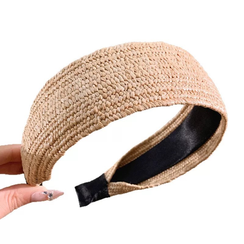 A retro Lafite straw striped wide-brimmed headband for women's seaside vacation style. It's a high-end hair accessory for daily wear Item Picture