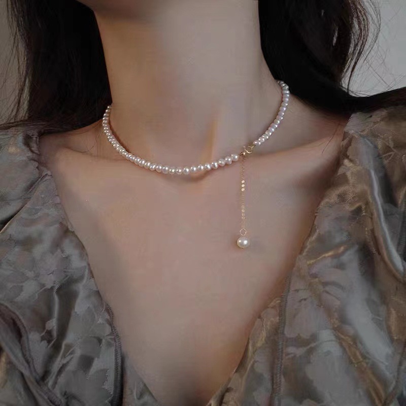 Classic and fashionable pearl collarbone chain, light luxury women's niche design necklace, 2023 new style simple and elegant necklace, ins full figure