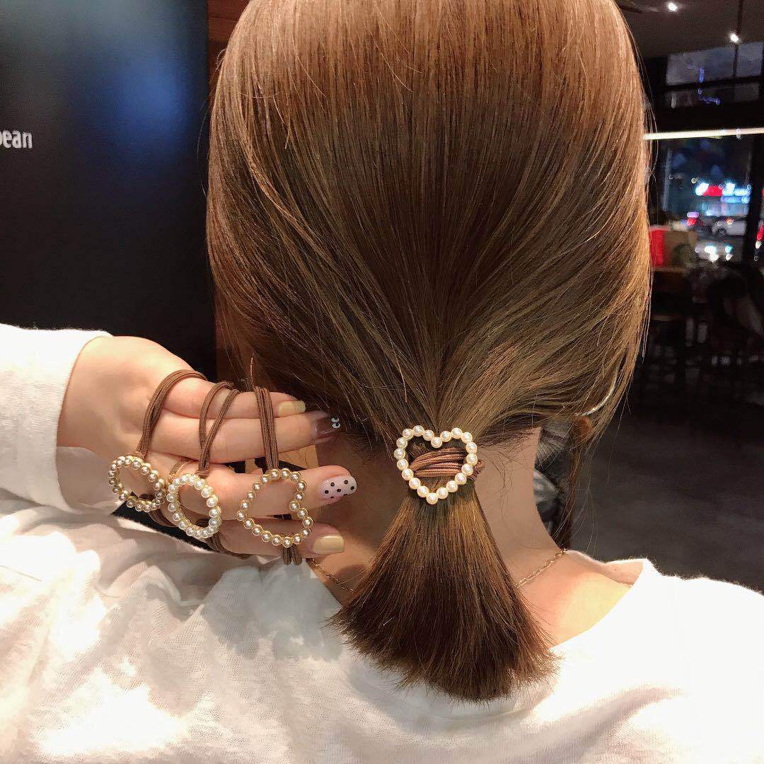 Korean pearl alloy round heart-shaped fashionable hair tie, simple and versatile hair accessory, Instagram popular hair band and hair tie Application Scenario