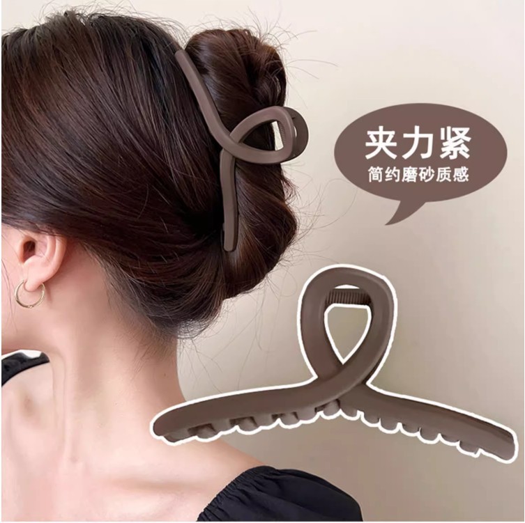 Fashionable and simple matte gripper, ins high-end style hair clip, large hair volume, shark clip at the back of the head, headwear full figure