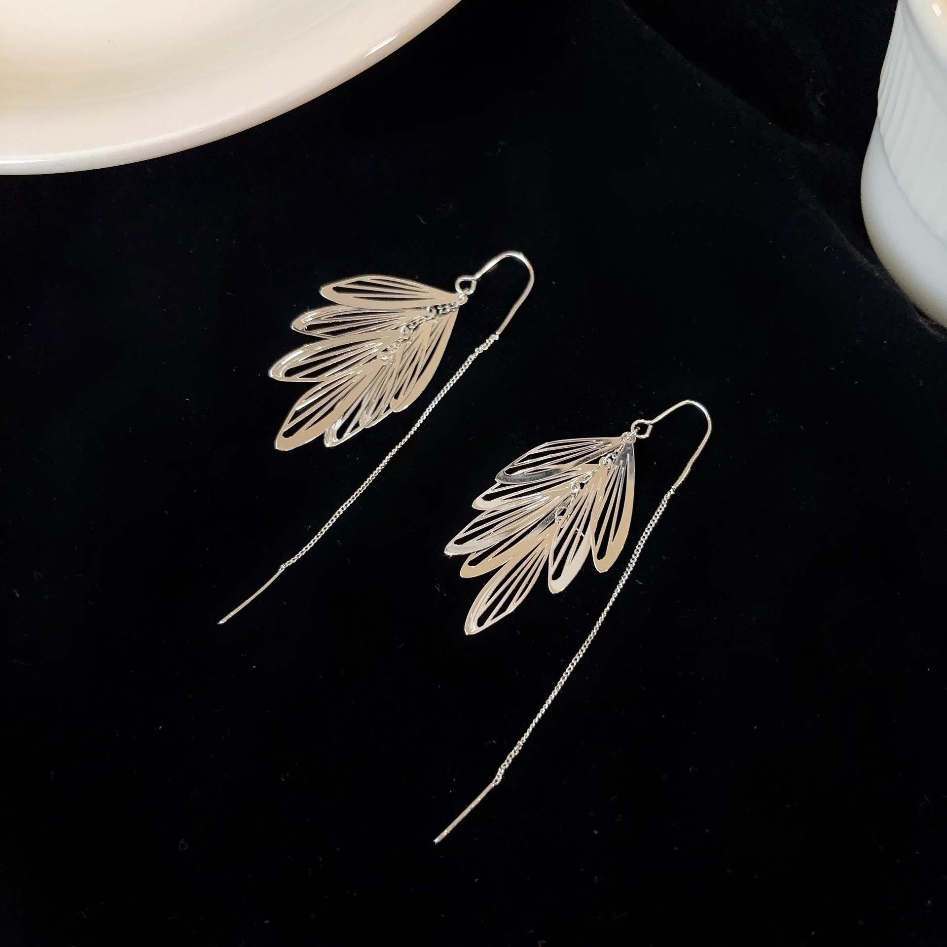 Long wing tassel earrings for women, a niche design from Japan and South Korea, exuding a sense of elegance. New 2025 style small earrings that can show off your face details Picture
