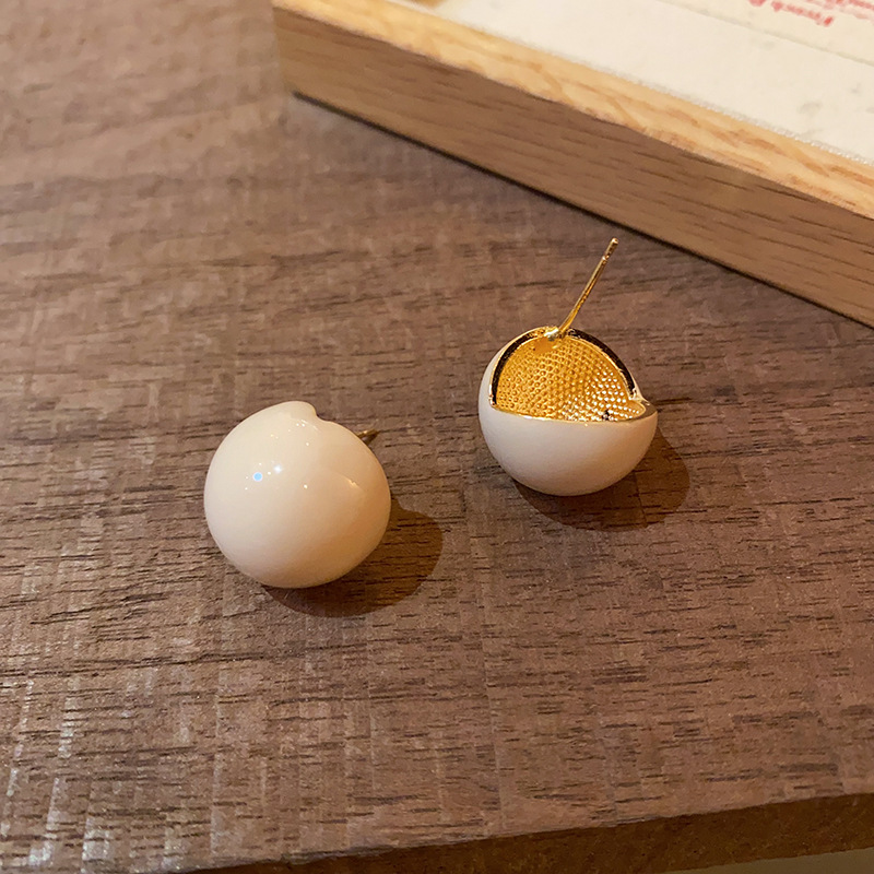 Milk white round bead earrings for women, Korean style, light luxury, niche and high-end earrings, versatile, elegant, simple and geometric earrings wholesale Specification drawing