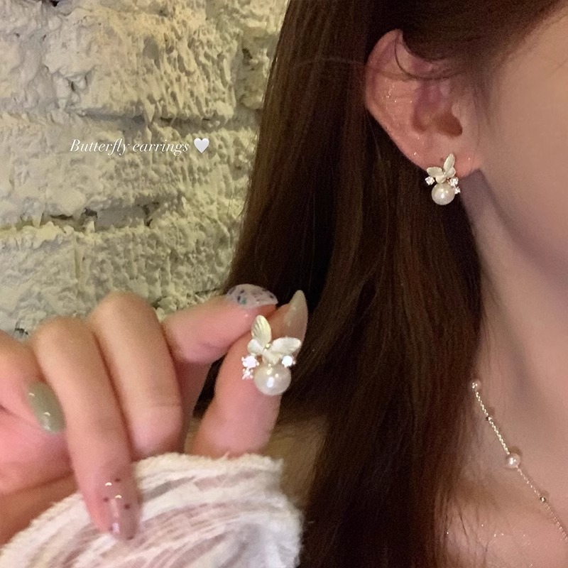 Super ethereal butterfly pearl earrings, fashionable, sweet and versatile for women, girl ear studs, wholesale of internet-famous best-selling earrings full figure