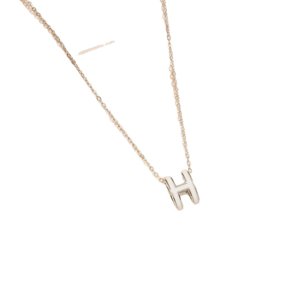 Korean-style H-letter titanium steel necklace for women, a fashionable and niche oil-dripping collarbone chain, a unique and light luxury sweet-scented accessory Item Picture