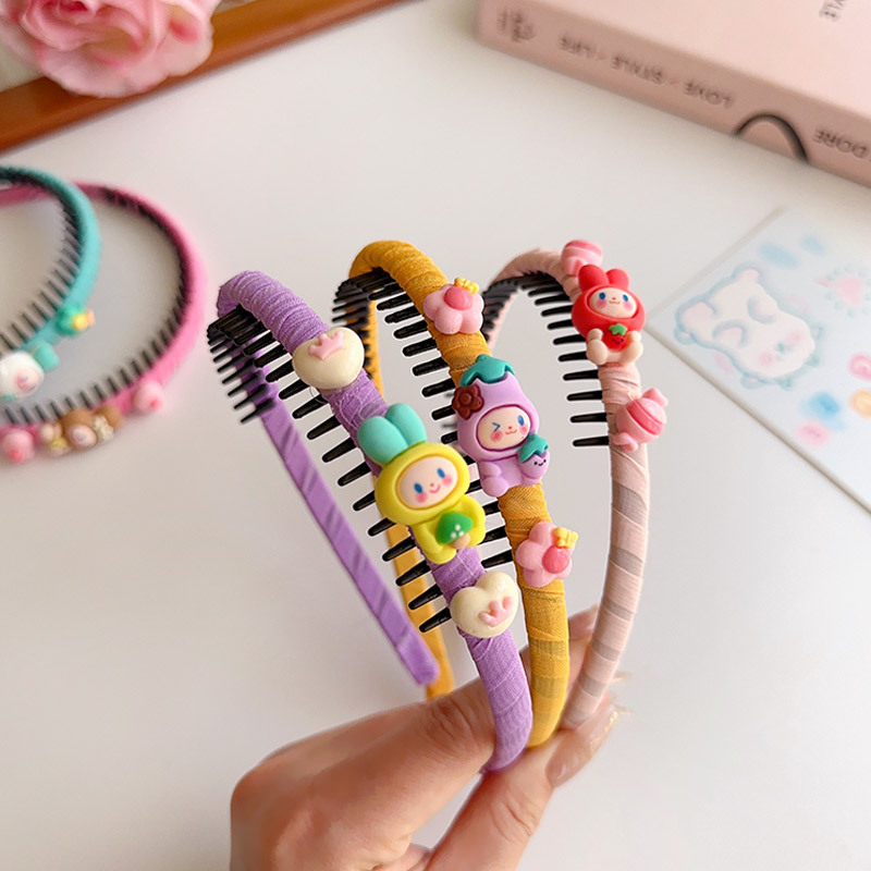 Children's cartoon toothed anti-slip hair band, a perfect tool for organizing broken hair, baby hair pin, little girl hair clip, hair accessory for girls Application Scenario