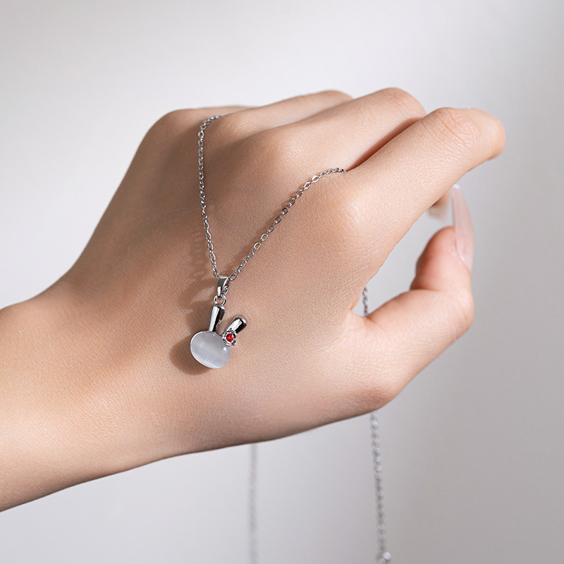 Silver cat's eye stone little rabbit necklace, a unique and light luxury design for women, a popular collarbone chain, a versatile titanium steel accessory Specification drawing