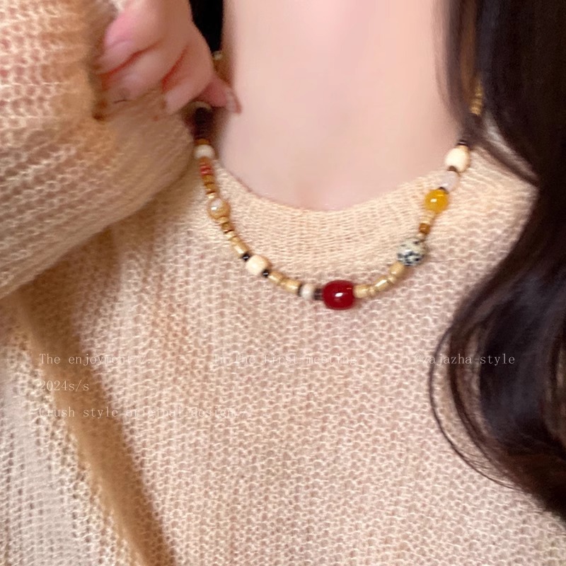 New Chinese-style retro natural stone beaded necklace, women's minority ethnic style collarbone chain, dopamine wooden neckchain accessory Application Scenario