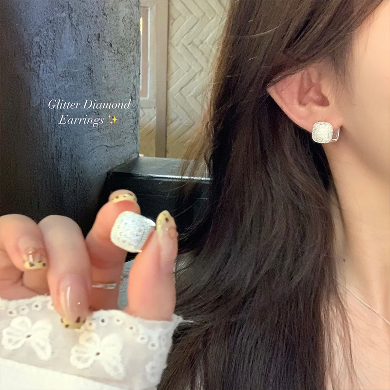 Korean-style fine sparkling cube sugar pearl earrings for women, with a unique, light luxury and high-end feel, and the same style of double-sided ear buckles as the popular earrings on the Internet details Picture