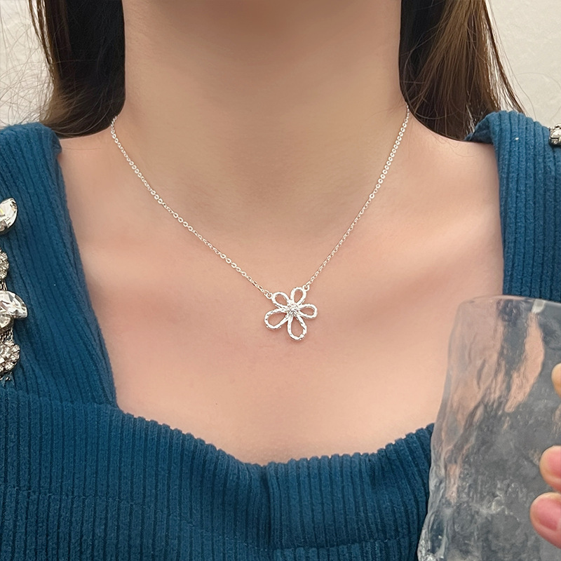 925 silver Korean version Instagram niche texture hammer patterned sunflower stud ring necklace collarbone chain full figure