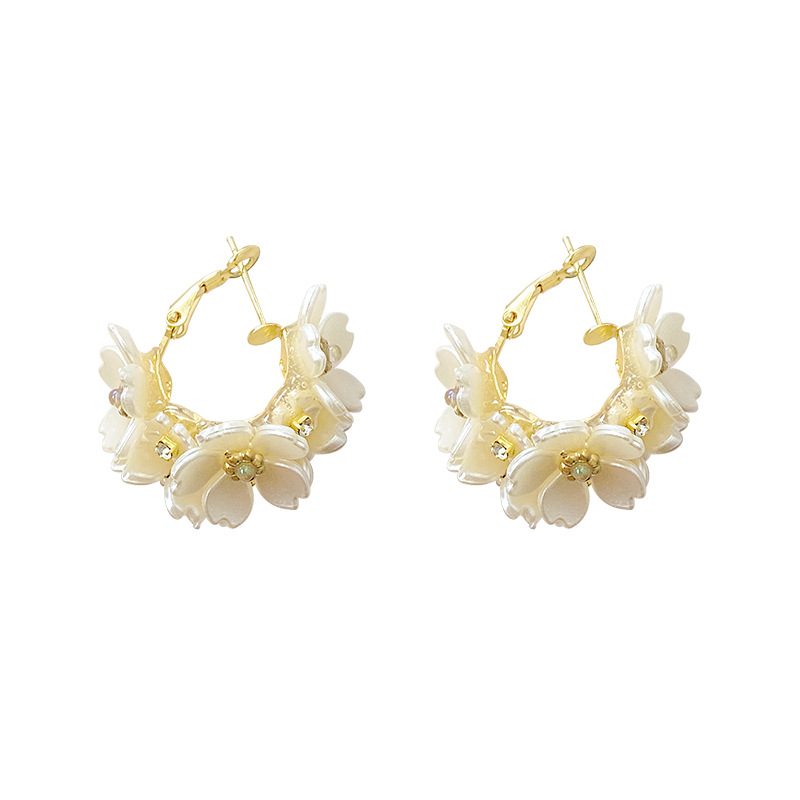Exquisite, light luxury and high-end flower earrings for women, Instags-based retro stud earrings, artistic and individual earrings for women wholesale Item Picture