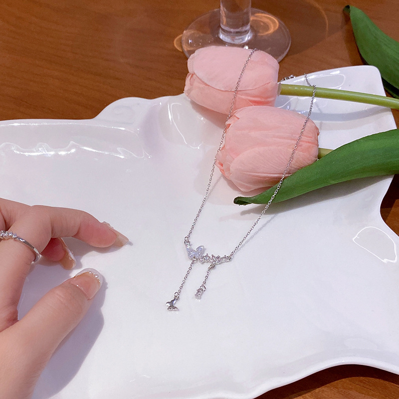 This dreamy and ethereal colorful butterfly necklace is a light luxury, niche and high-end design for women. It is a versatile collarbone chain accessory Application Scenario
