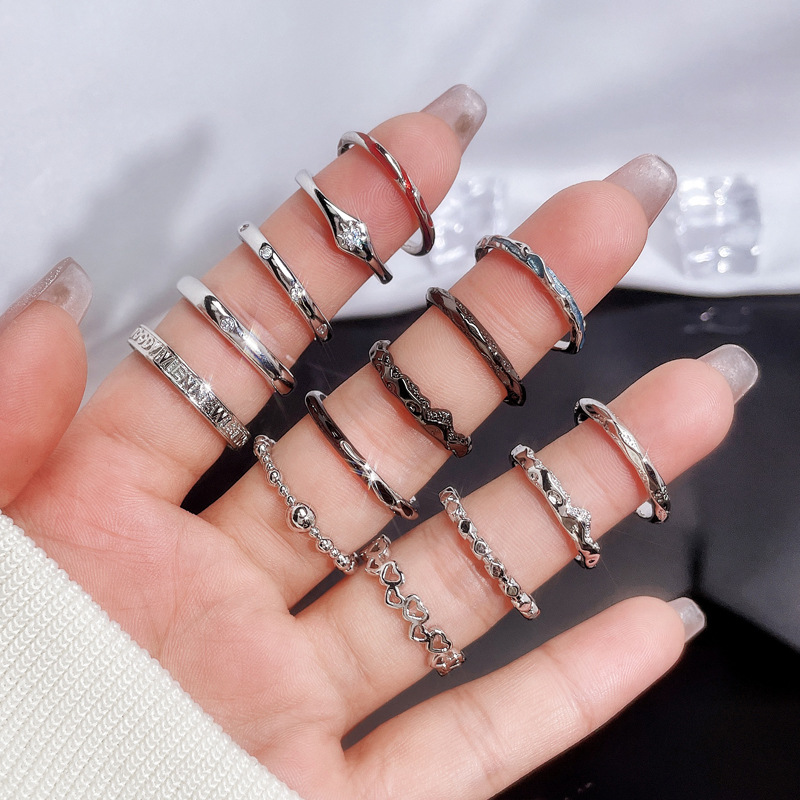 Minimalist irregular geometric plain ring open ring, a niche design for women, with a unique and fashionable style. Layered food rings Application Scenario