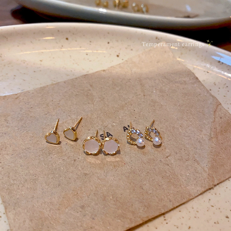 925 Silver Needle Simple and small heart-shaped circle stud earrings, ins trendy ear piercing Set earrings, sweet student earrings Application Scenario