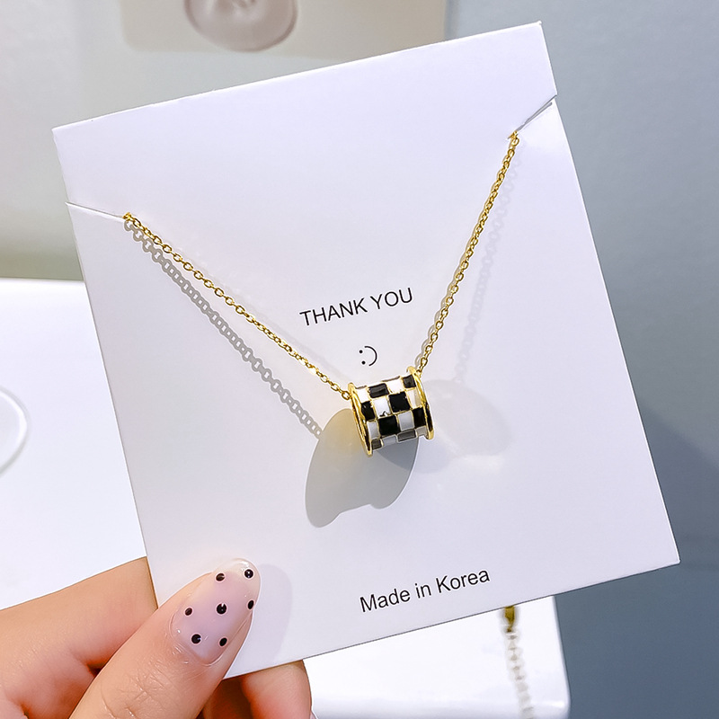 Fashionable and light luxury checkerboard checkered oil drip little waist titanium steel necklace, a rare and high-end titanium steel collarbone chain accessory for women Specification drawing