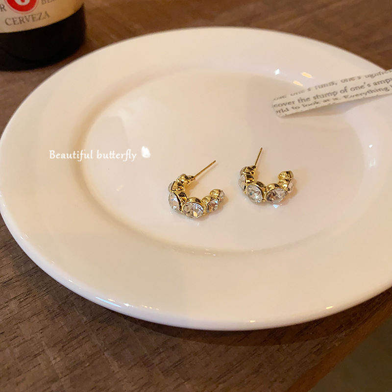 French retro champagne-colored sparkling diamond stud earrings for women's light luxury and niche design, 2025 new high-end earrings Specification drawing
