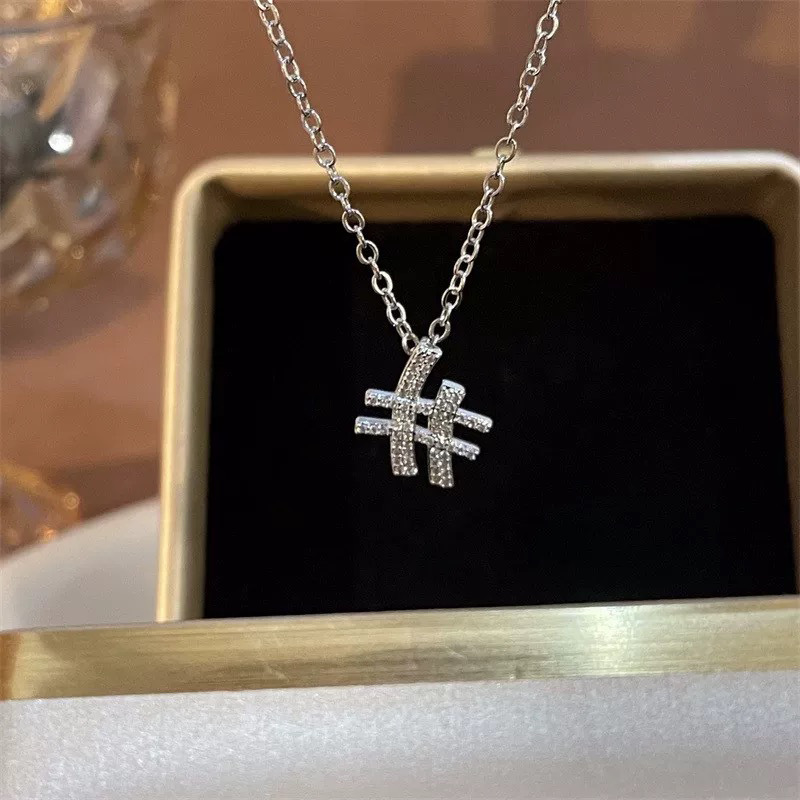 This fashionable and light luxury copper necklace with micro-inlaid diamonds exudes a feminine and high-end charm. It features a niche design and is a popular online necklace Specification drawing