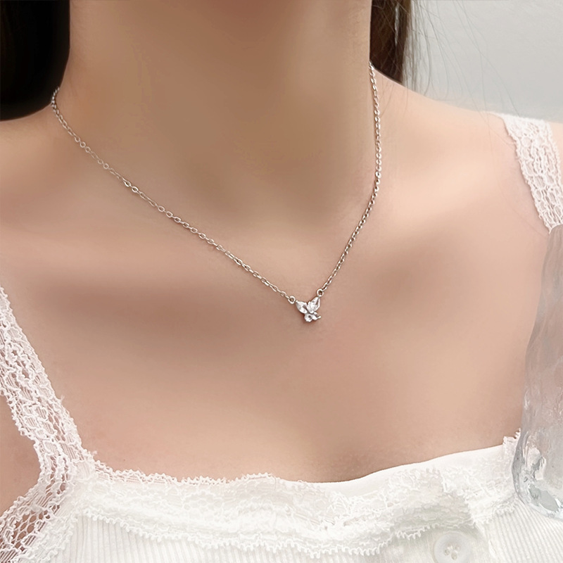 Simple and exquisite butterfly necklace, daily light luxury, versatile, collarbone chain, niche and unique design sense, sweet accessory full figure