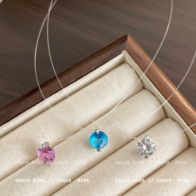 The atmosphere by the seaside is touching. The "Fish Tears" necklace exudes a sense of high-end women, with a light luxury and niche sparkle diamond collarbone chain. It is a summer accessory full figure
