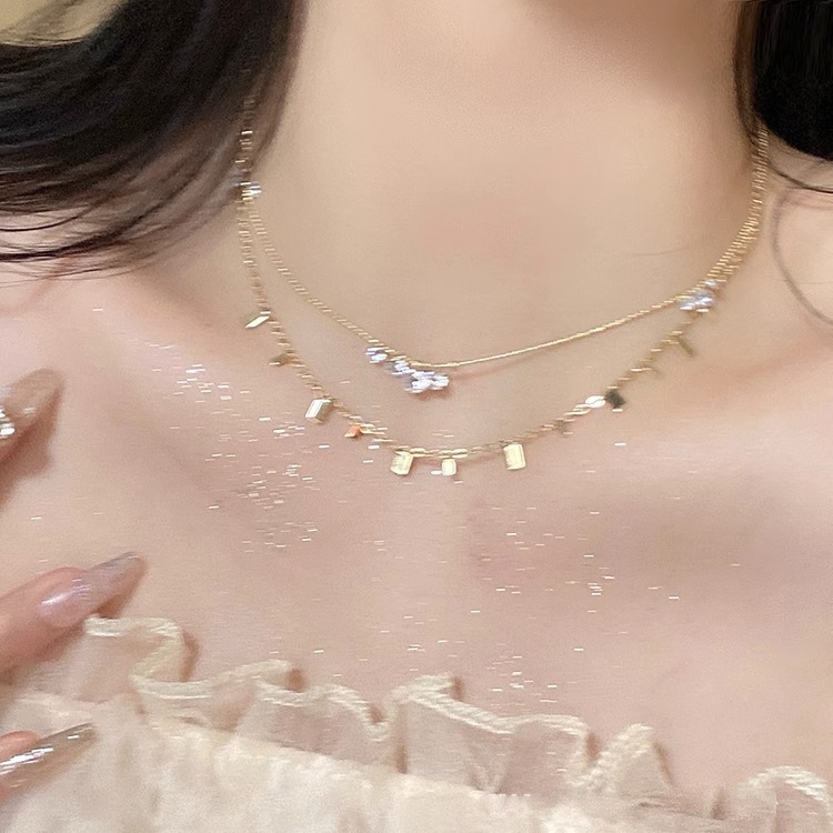 The atmosphere is at its peak! Double-layer super flash Zircon necklace, a light luxury and niche design for women's collarbone chain, a stylish necklace Application Scenario