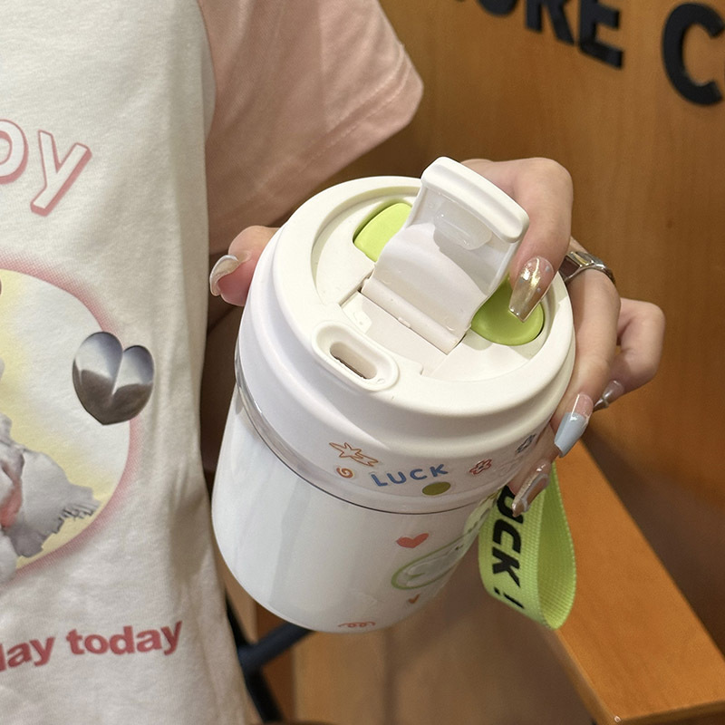 New water cup with large capacity, cute Instagram stickers, portable straw cup for girls, summer cartoon double-drinking plastic cup Application Scenario
