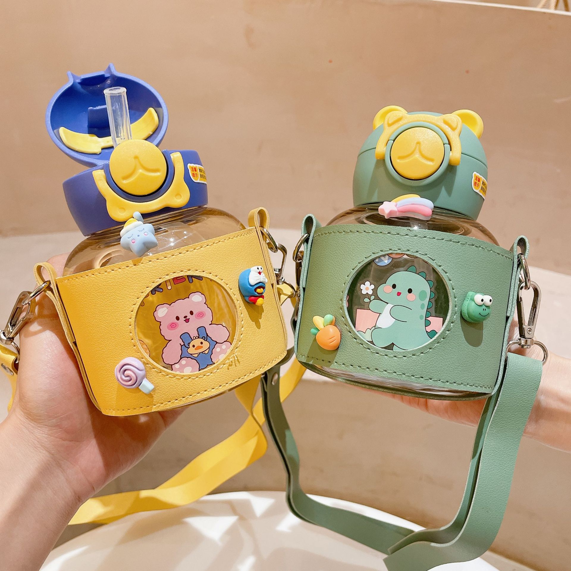 Leather case, large-belted cup with straw, portable and anti-drop children's straw cup, high appearance level for teenage girls, pop-up lid plastic baby water cup full figure