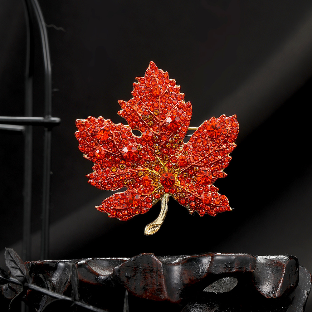 Cross-border European and American diamond-encrusted gradient red maple leaf brooch, retro design sense, exquisite and fashionable coat and suit pin Specification drawing
