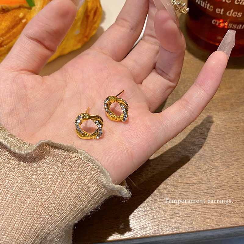 Light luxury, niche, high-end style, threaded stud earrings for women, simple and versatile, elegant, geometric diamond-encrusted earrings, best-selling earrings and accessories Specification drawing