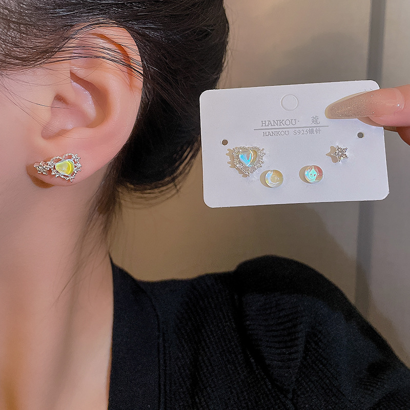 S925 Silver Needle, fresh and elegant, super fairy-like, dreamy heart-shaped stud earrings, ins trendy diamond-encrusted star set earrings and earrings details Picture