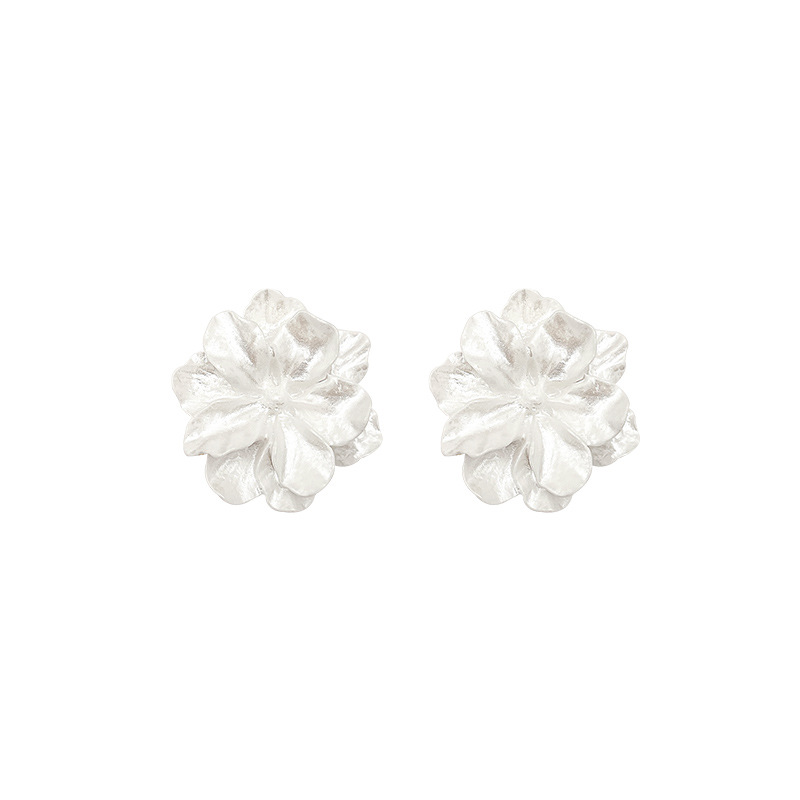 Korean style simple white flower earrings for women, fashionable, elegant, fresh and sweet 925 silver needle earrings wholesale Item Picture