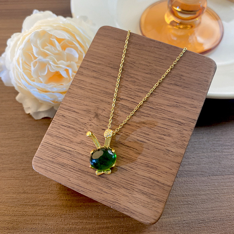 Fashionable and cute green glass little rabbit necklace, a unique and simple design for women, a popular collarbone chain accessory wholesale details Picture