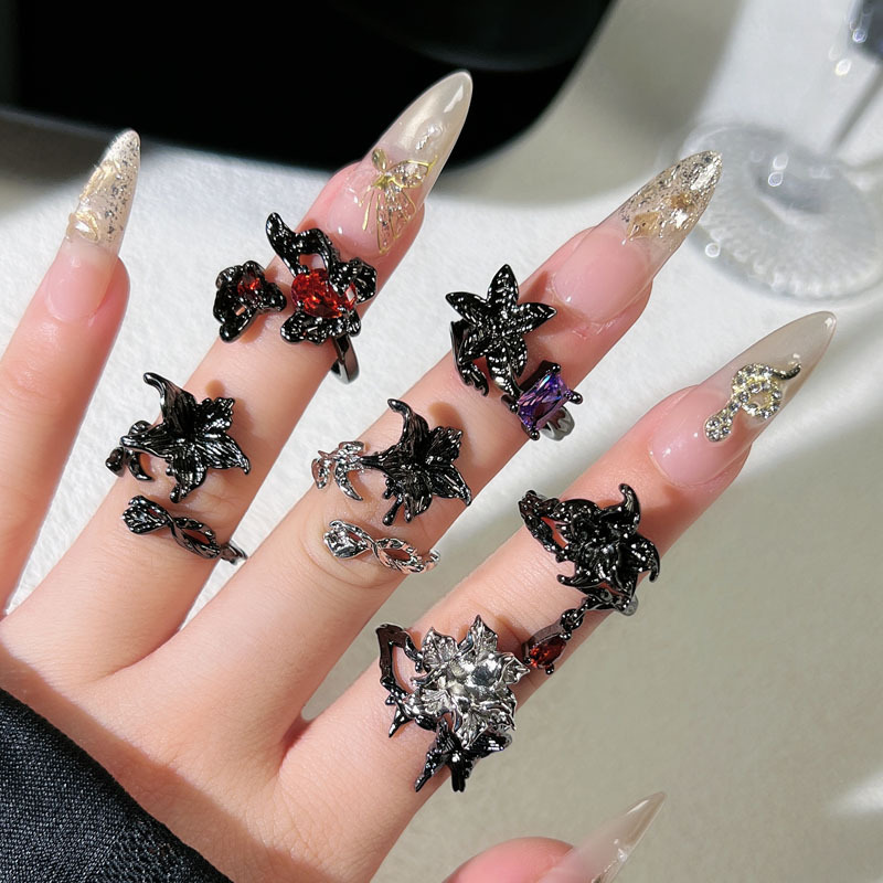 Punk dark style mandala flower ring, neutral style, sweet and cool, spicy girl, irregular texture design sense ring trend details Picture