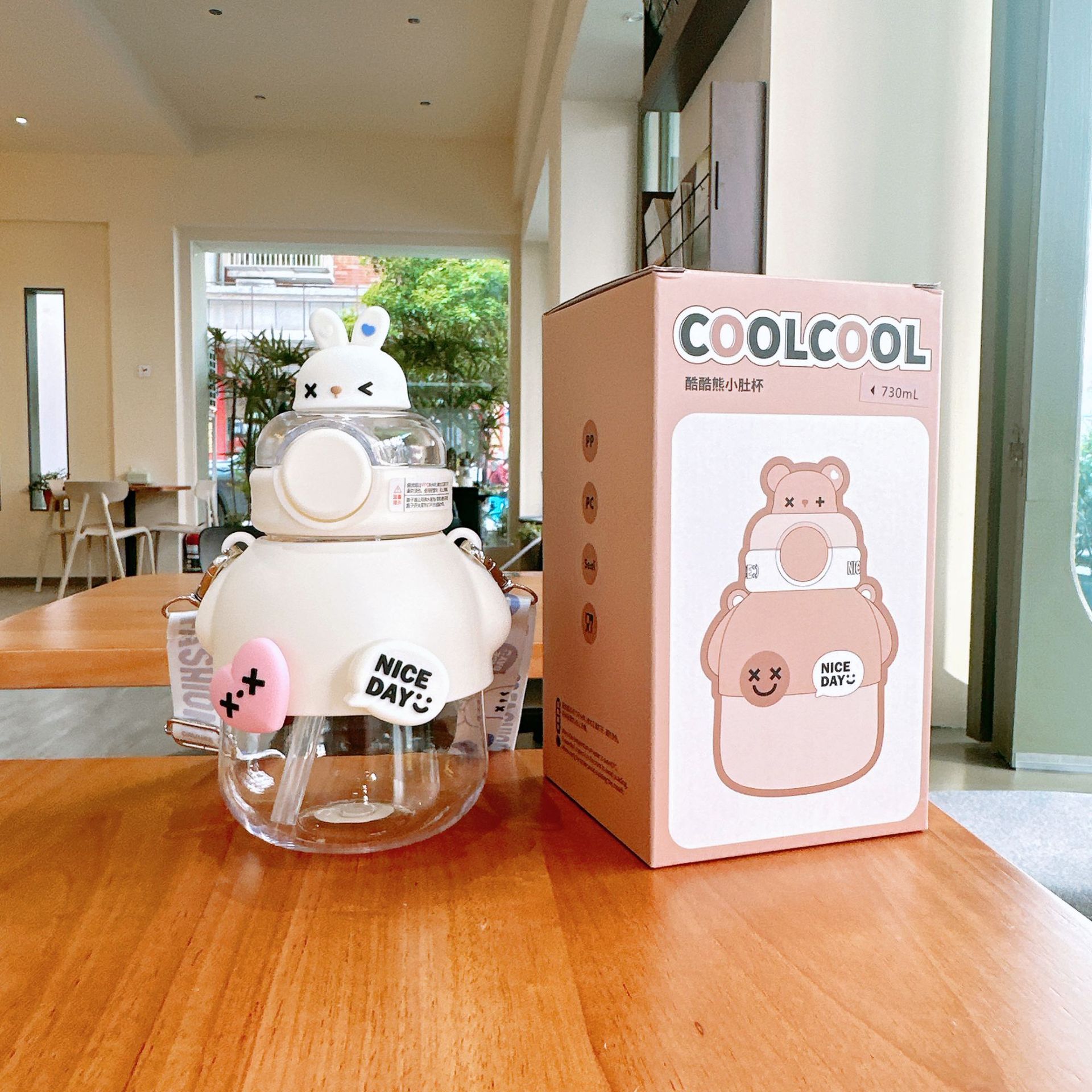 Cute and trendy plastic cups, children's high appearance level straw cups, outdoor bear cartoon dolls for kindergartens, portable water bottles Application Scenario